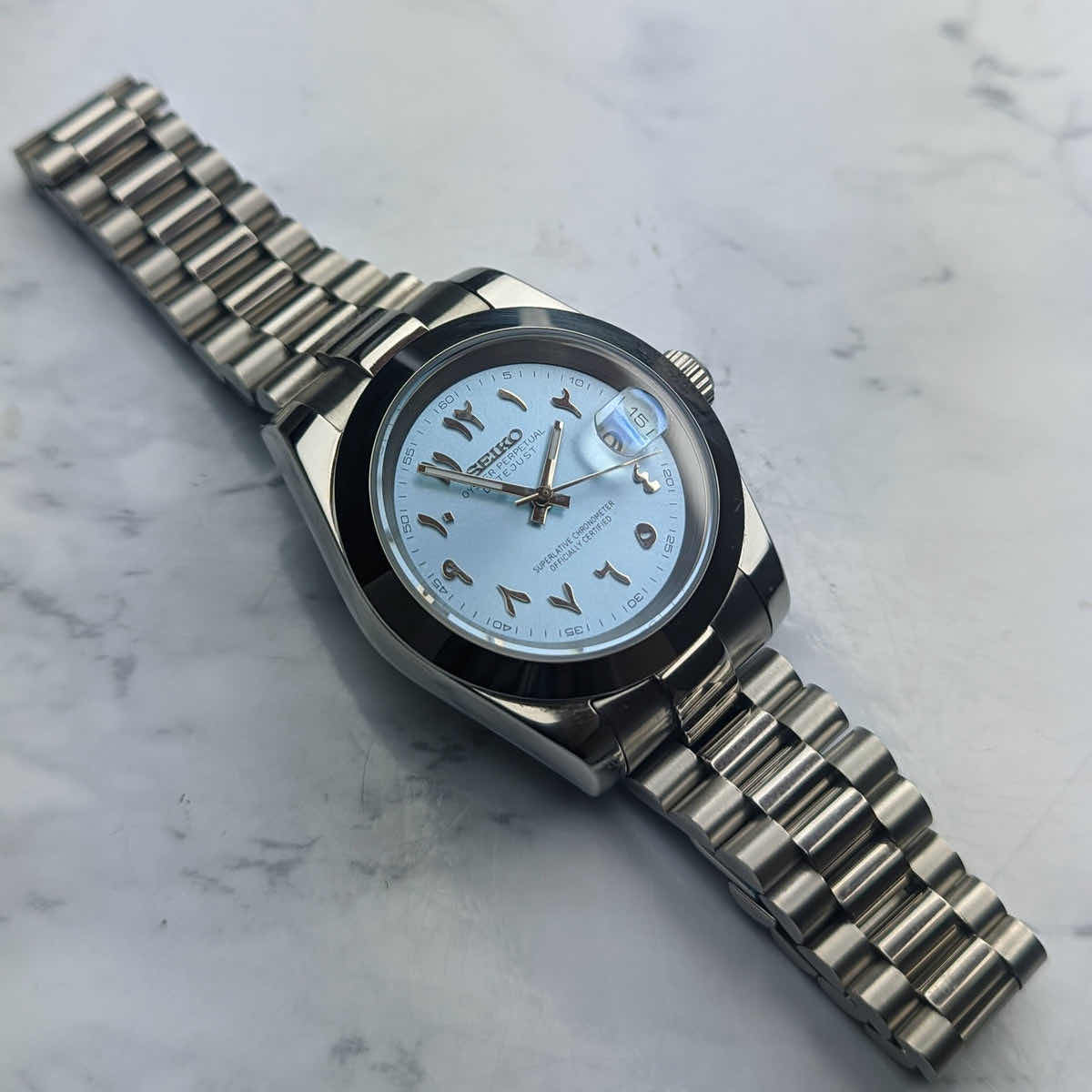 DATEIKO | SMOOTH BLUE ARABIC