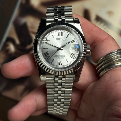 DATEIKO | WHITE ROMAN